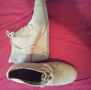 Shoe Show Brand Girls size 4 1/2 wedge